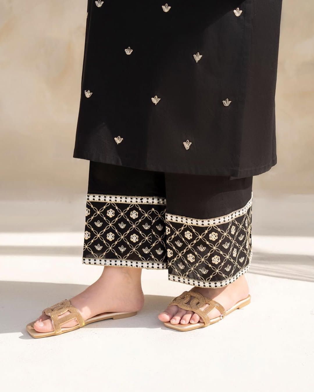 BLACK HOCK EMB LONG LENGTH