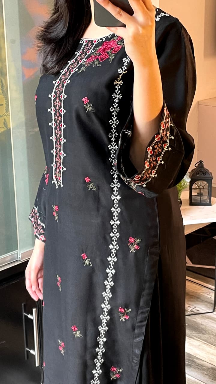 MULTI BLACK EMBROIDERY 2PC (FARSHI)