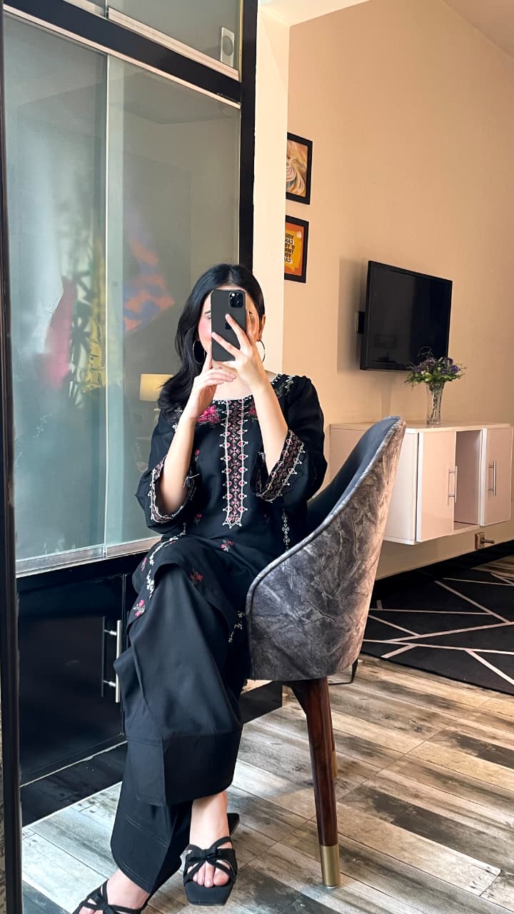 MULTI BLACK EMBROIDERY 2PC (FARSHI)