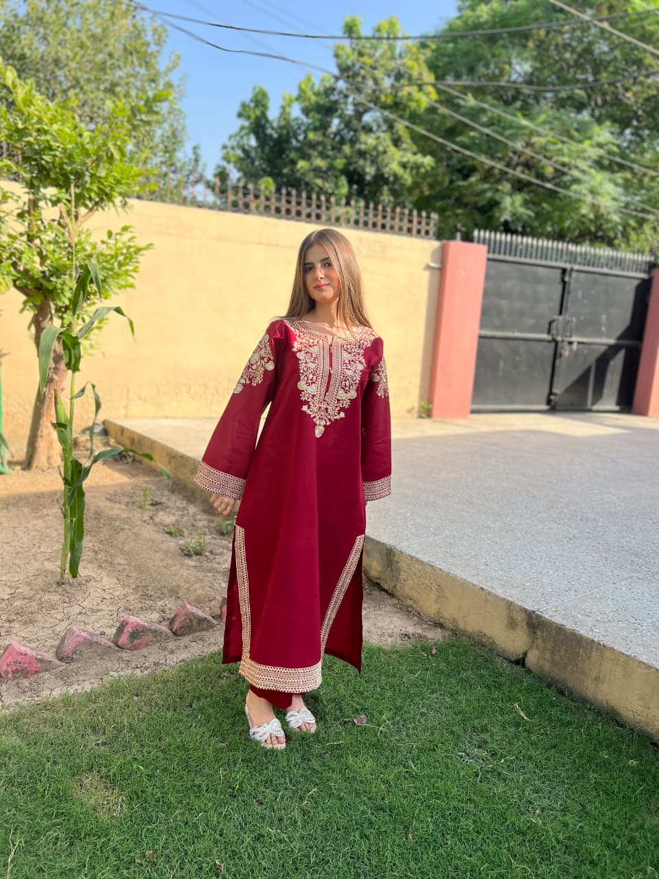 LAIBA EMBROIDERED 2PC