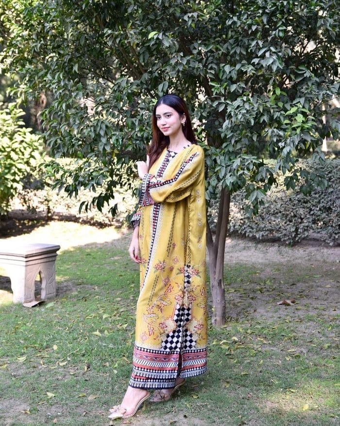 Article Name: YELLOW BLUSH
